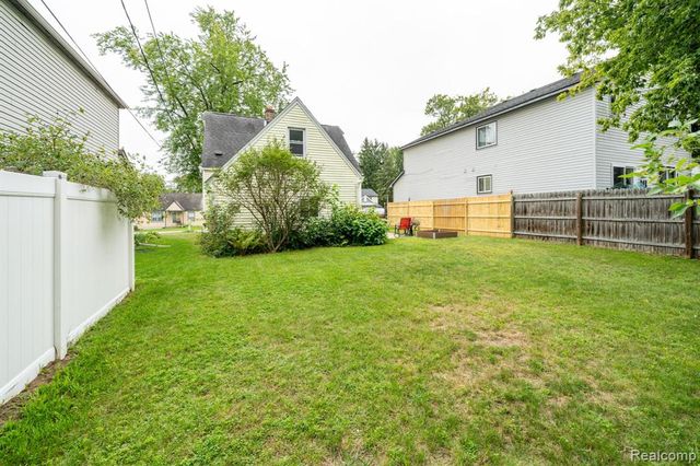 4042 Louella Drive, Waterford, MI 48329