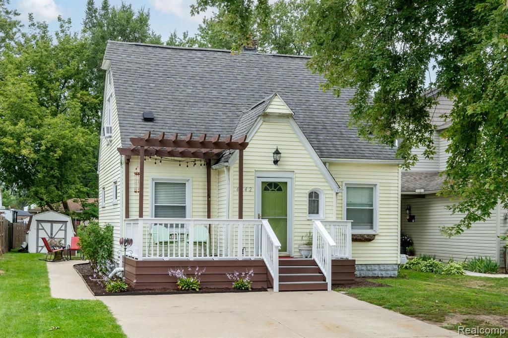 4042 Louella Drive, Waterford, MI 48329
