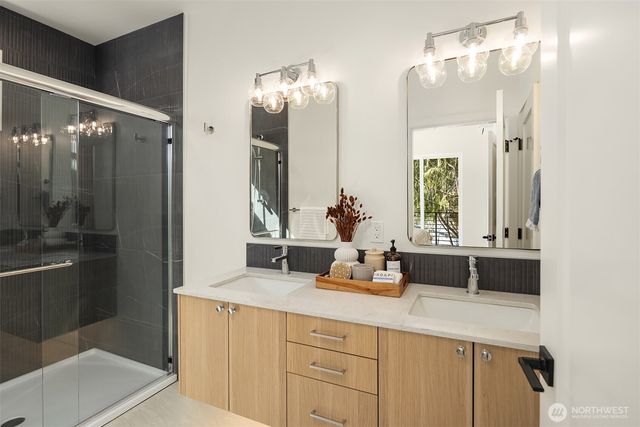 10829 11th Avenue NE, Seattle, WA 98125