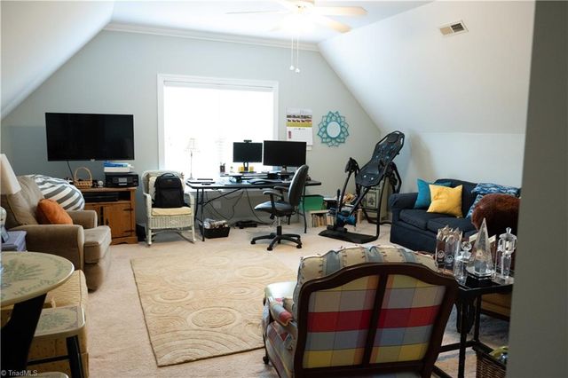 6407 Calvary Way, Thomasville, NC 27360