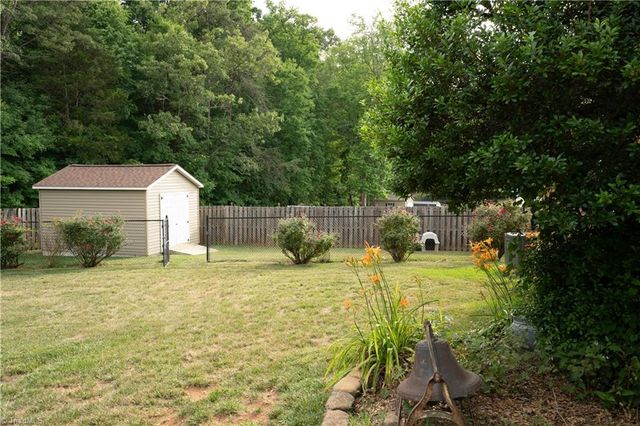 6407 Calvary Way, Thomasville, NC 27360