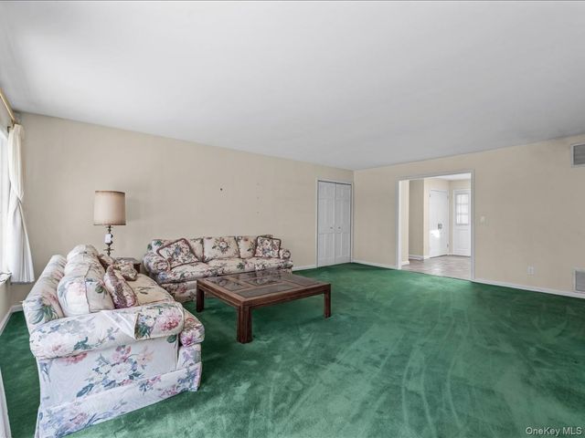 25 Jaegger Drive, Old Brookville, NY 11545