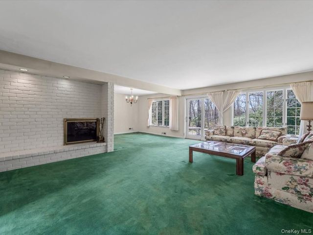 25 Jaegger Drive, Old Brookville, NY 11545