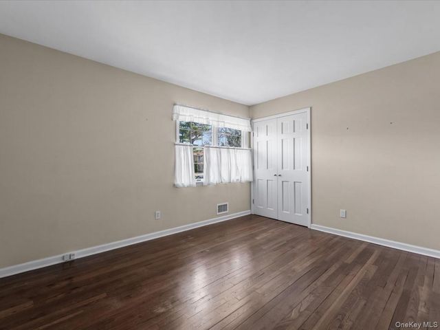 25 Jaegger Drive, Old Brookville, NY 11545