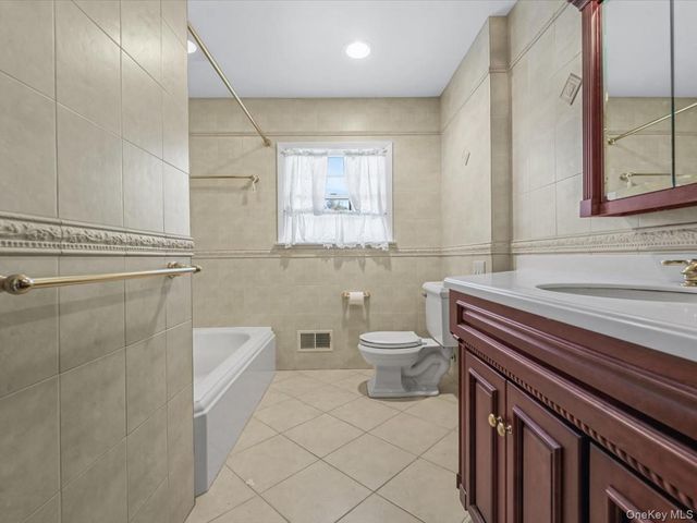 25 Jaegger Drive, Old Brookville, NY 11545