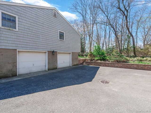 25 Jaegger Drive, Old Brookville, NY 11545