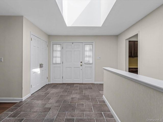 25 Jaegger Drive, Old Brookville, NY 11545