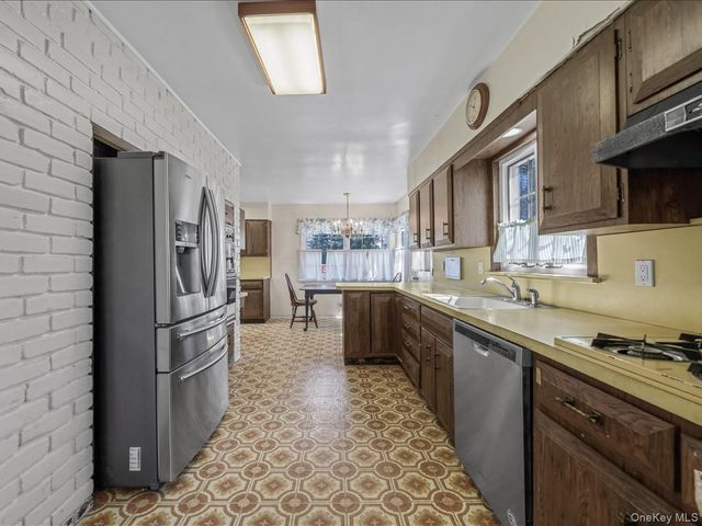 25 Jaegger Drive, Old Brookville, NY 11545