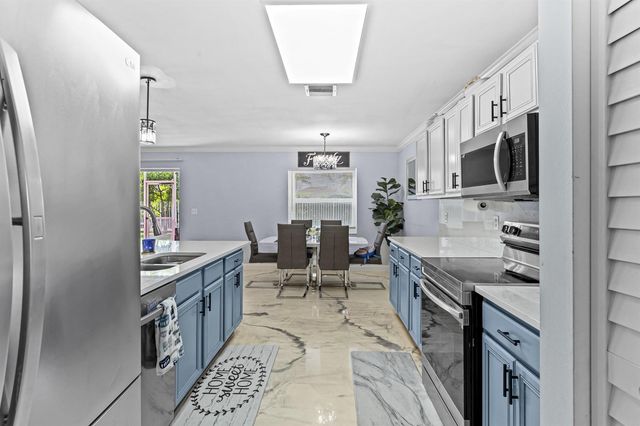 6627 Rainwood Cove Lane, Lake Worth, FL 33463