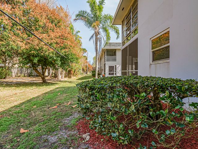 1166 6th Avenue B7, Vero Beach, FL 32960