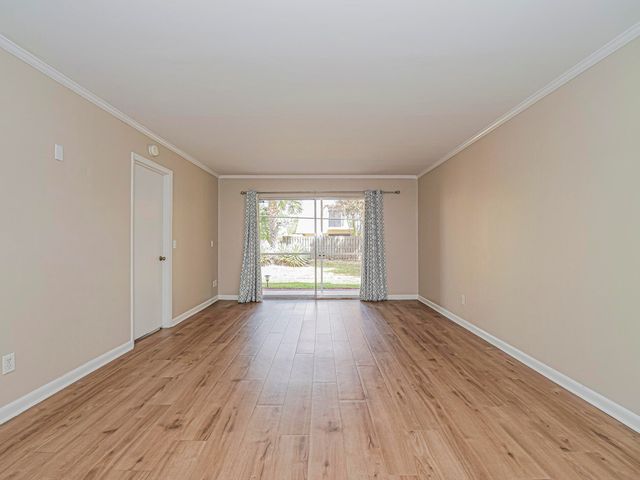 1166 6th Avenue B7, Vero Beach, FL 32960