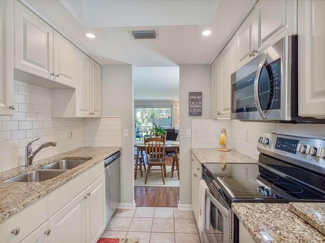 1166 6th Avenue B7, Vero Beach, FL 32960