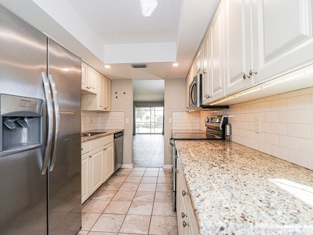 1166 6th Avenue B7, Vero Beach, FL 32960