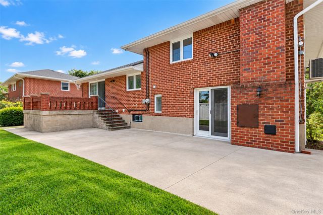 76 Marcus Avenue, New Hyde Park, NY 11040
