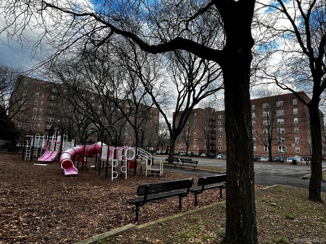 1 Vincent Unit 3K, Bronxville, NY 10708