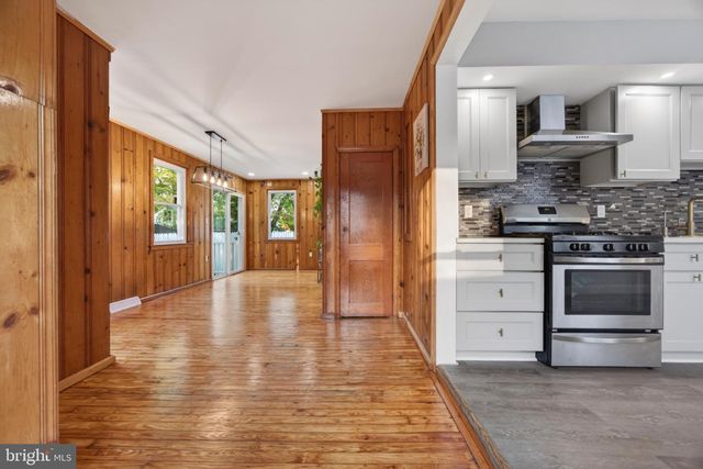 946 MARTIN RD, Essex, MD 21221