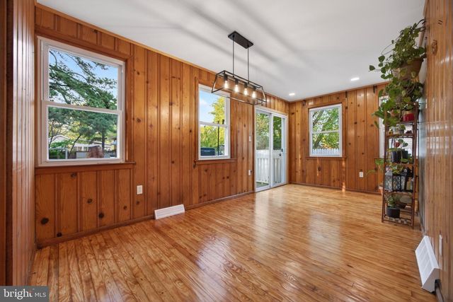 946 MARTIN RD, Essex, MD 21221