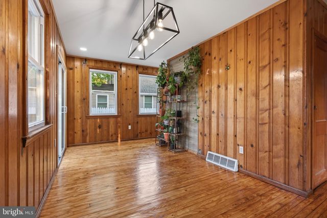946 MARTIN RD, Essex, MD 21221