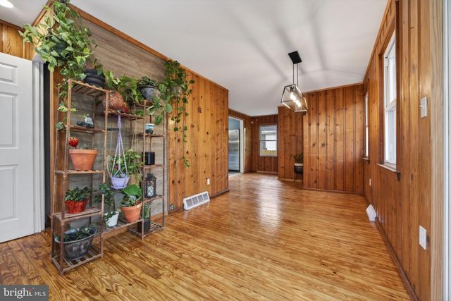 946 MARTIN RD, Essex, MD 21221