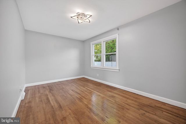 946 MARTIN RD, Essex, MD 21221