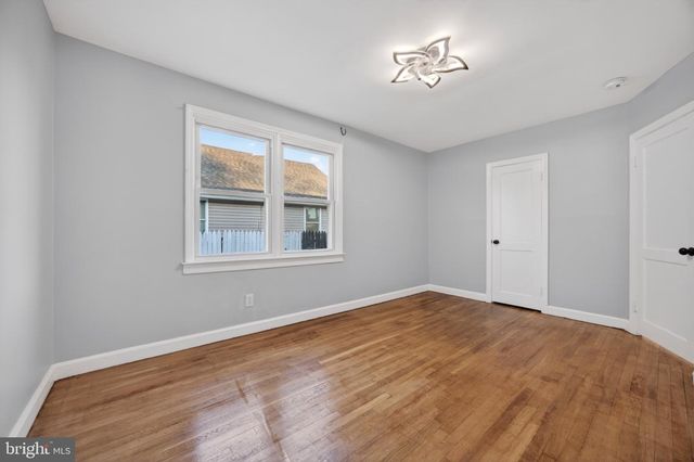 946 MARTIN RD, Essex, MD 21221