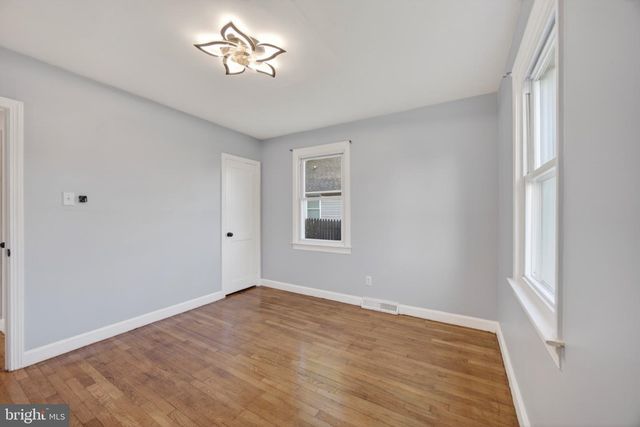 946 MARTIN RD, Essex, MD 21221