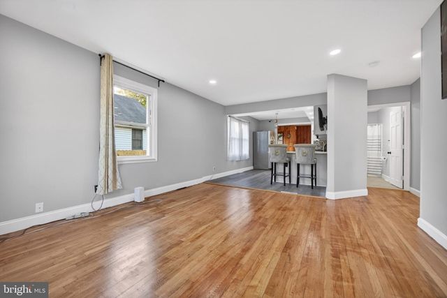 946 MARTIN RD, Essex, MD 21221