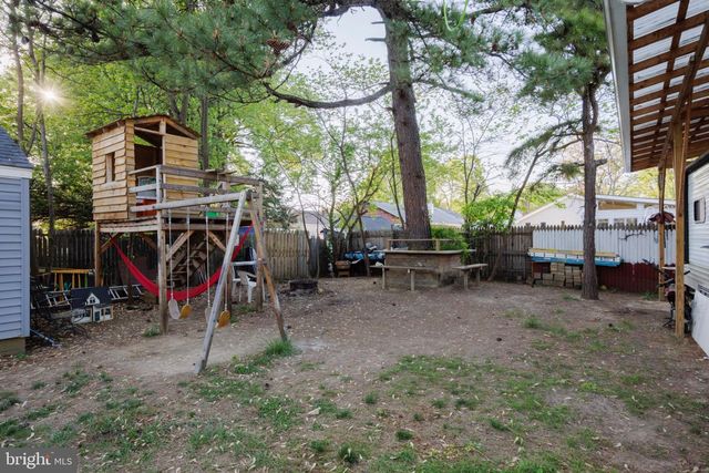 946 MARTIN RD, Essex, MD 21221