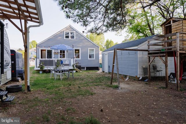 946 MARTIN RD, Essex, MD 21221