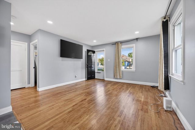 946 MARTIN RD, Essex, MD 21221