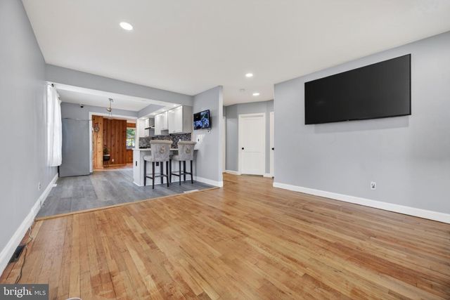 946 MARTIN RD, Essex, MD 21221