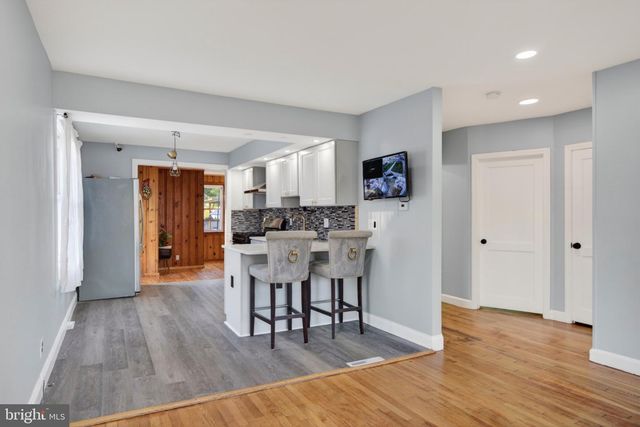 946 MARTIN RD, Essex, MD 21221