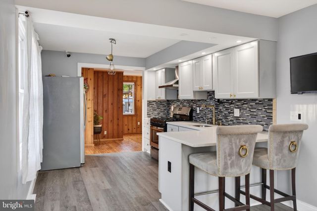 946 MARTIN RD, Essex, MD 21221