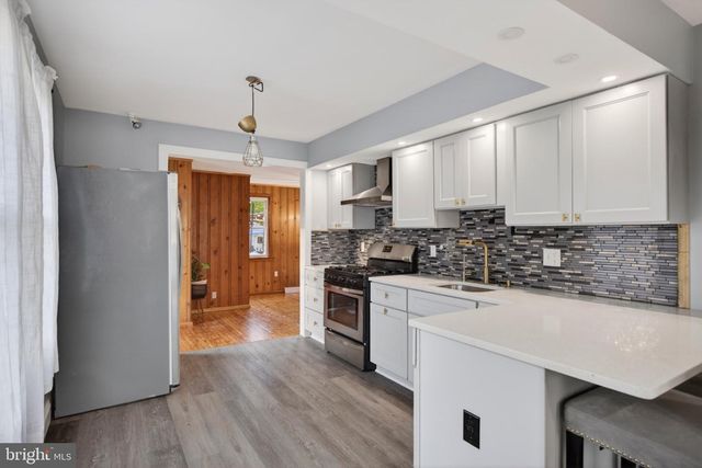 946 MARTIN RD, Essex, MD 21221