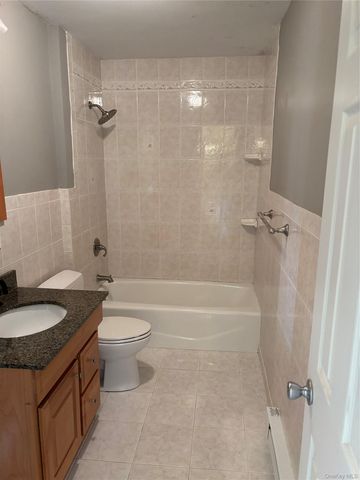 5202 Chelsea Cove N, Hopewell Junction, NY 12533