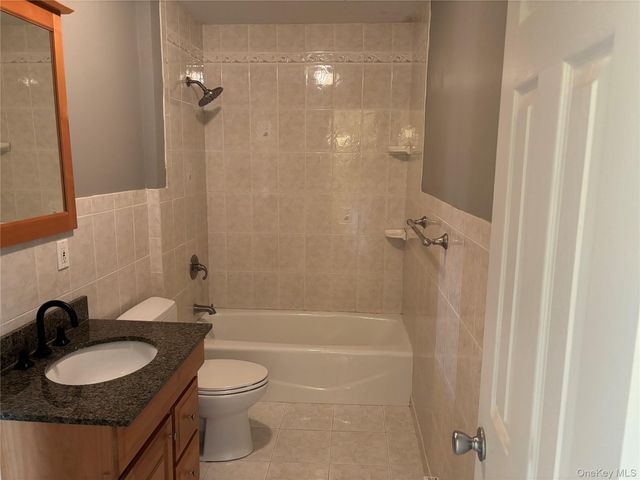 5202 Chelsea Cove N, Hopewell Junction, NY 12533