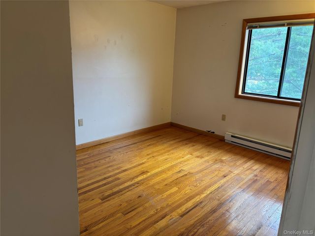 5202 Chelsea Cove N, Hopewell Junction, NY 12533