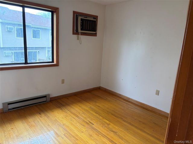 5202 Chelsea Cove N, Hopewell Junction, NY 12533