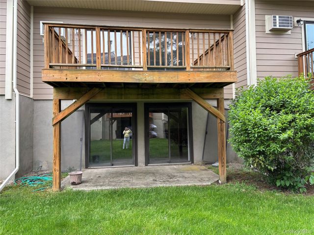 5202 Chelsea Cove N, Hopewell Junction, NY 12533