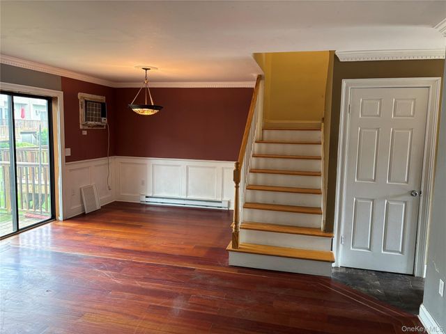 5202 Chelsea Cove N, Hopewell Junction, NY 12533