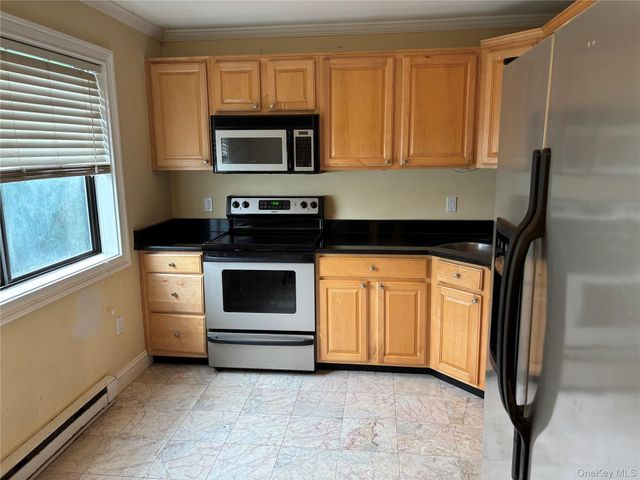 5202 Chelsea Cove N, Hopewell Junction, NY 12533