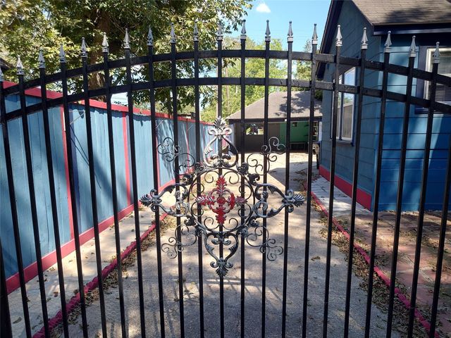 7709 Edna Street, Houston, TX 77087