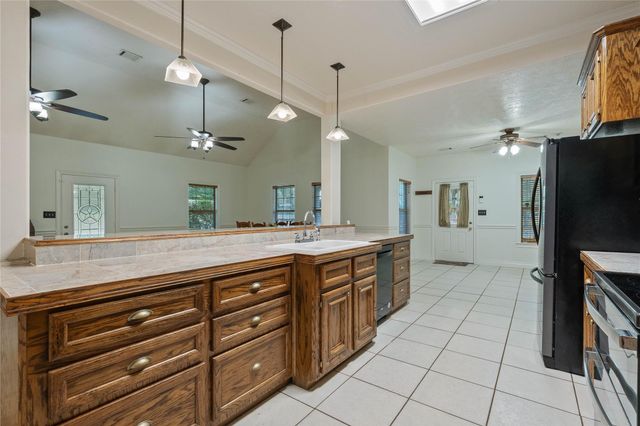 600 Hughes Loop, Willis, TX 77378