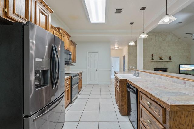 600 Hughes Loop, Willis, TX 77378