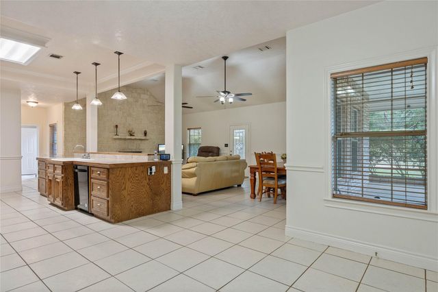 600 Hughes Loop, Willis, TX 77378