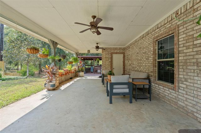 600 Hughes Loop, Willis, TX 77378