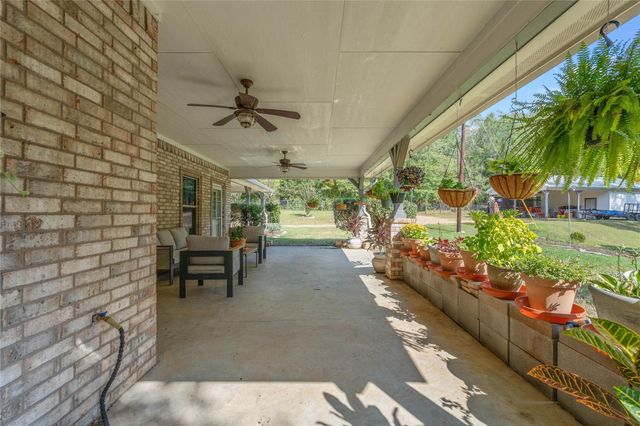 600 Hughes Loop, Willis, TX 77378