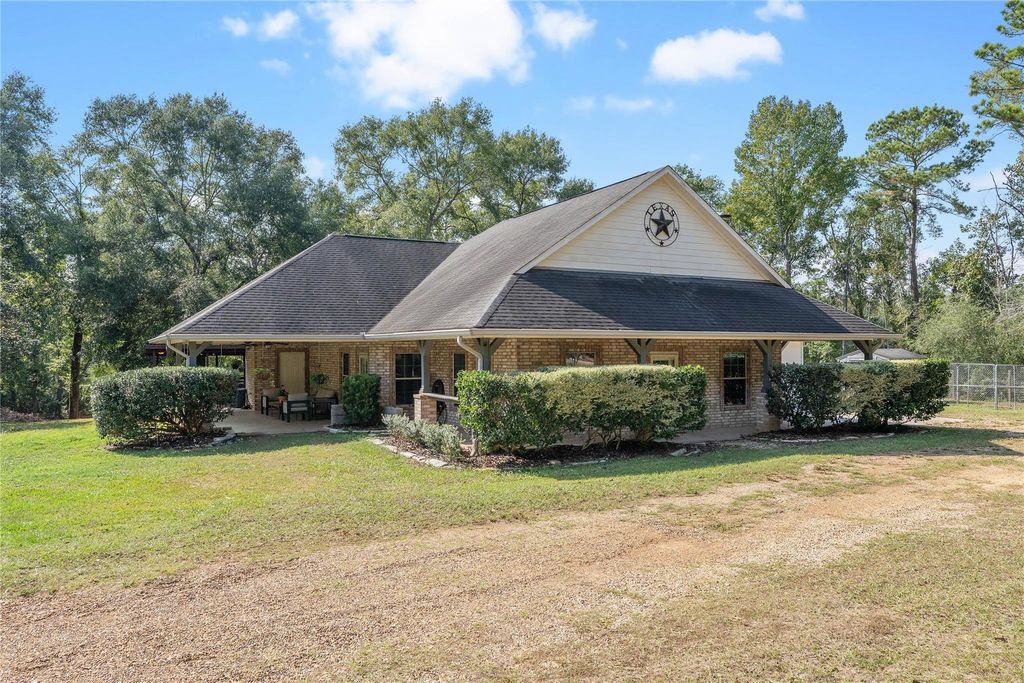600 Hughes Loop, Willis, TX 77378