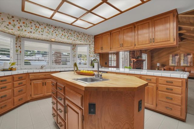 1950 Simon Dr, Turlock, CA 95382