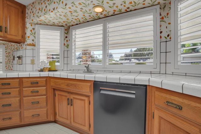 1950 Simon Dr, Turlock, CA 95382